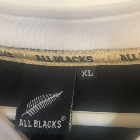 Adidas all blacks rugby jersey - Picture 4 of 4